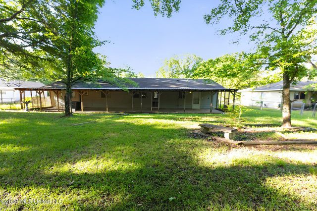1136 Woodville Drive, Jackson, MS 39212