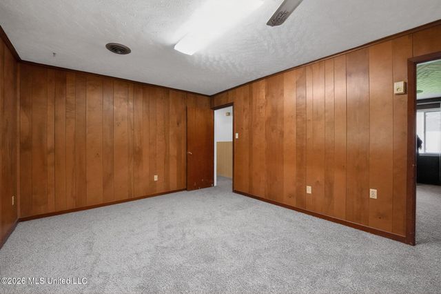 1136 Woodville Drive, Jackson, MS 39212