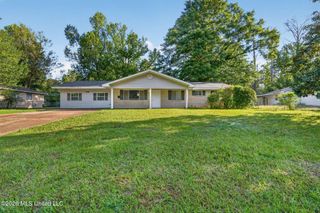 1136 Woodville Drive, Jackson, MS 39212