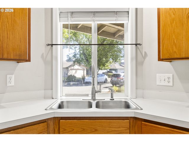 1828 TECUMSEH St, Keizer, OR 97303