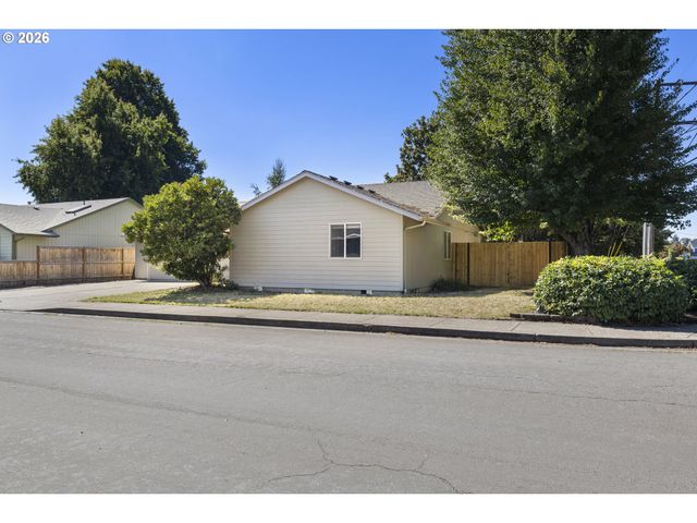 1828 TECUMSEH St, Keizer, OR 97303