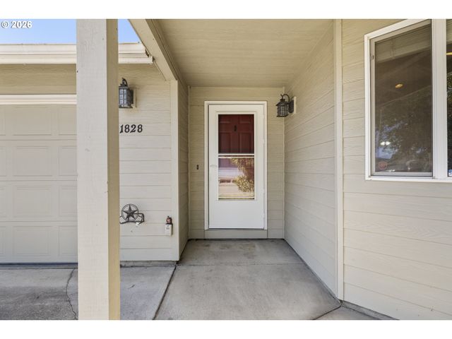 1828 TECUMSEH St, Keizer, OR 97303