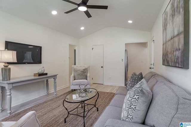 412 10TH STREET, Alabaster, AL 35007