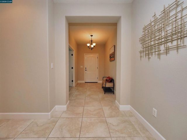 335 Suez Canal Lane, Sacramento, CA 95834