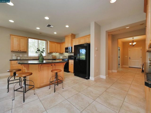 335 Suez Canal Lane, Sacramento, CA 95834