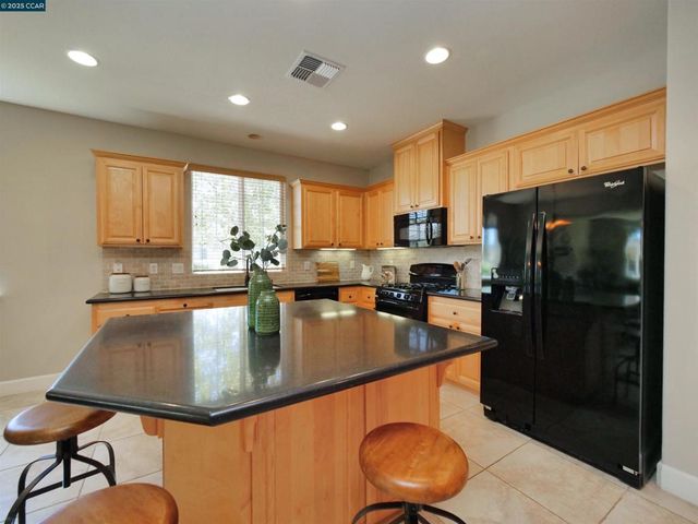 335 Suez Canal Lane, Sacramento, CA 95834