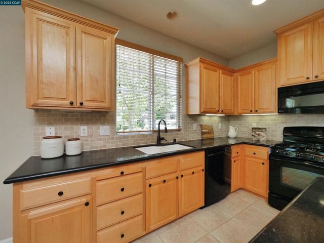 335 Suez Canal Lane, Sacramento, CA 95834