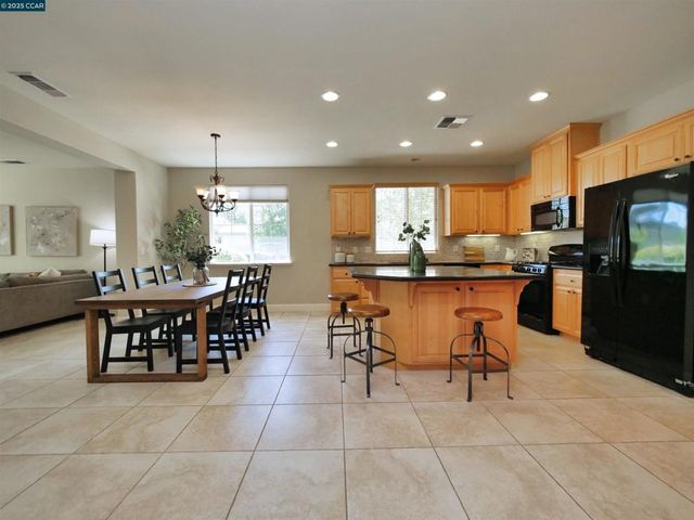 335 Suez Canal Lane, Sacramento, CA 95834