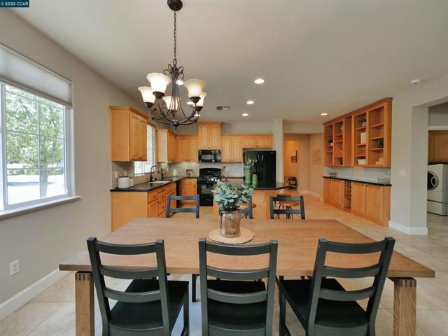 335 Suez Canal Lane, Sacramento, CA 95834