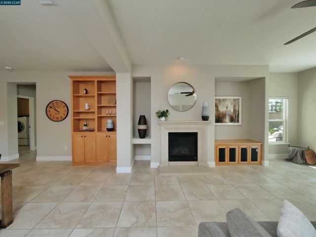 335 Suez Canal Lane, Sacramento, CA 95834