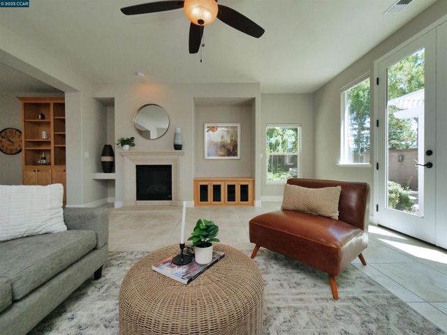 335 Suez Canal Lane, Sacramento, CA 95834