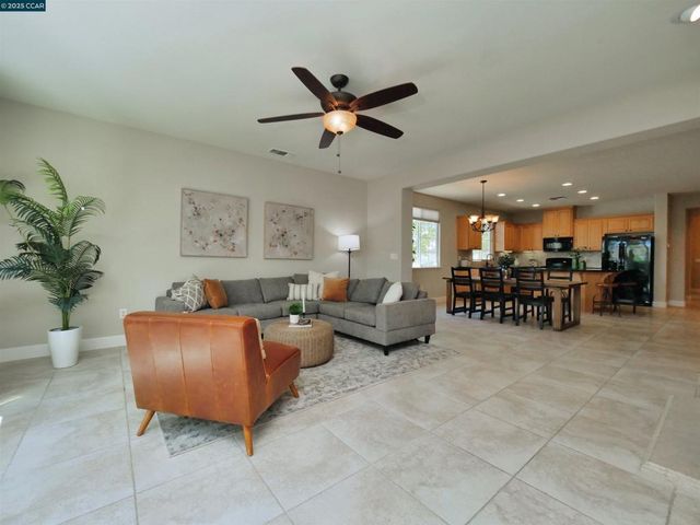 335 Suez Canal Lane, Sacramento, CA 95834