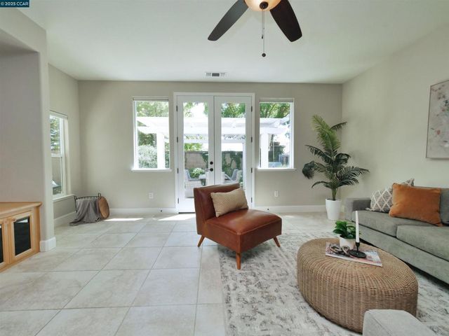 335 Suez Canal Lane, Sacramento, CA 95834