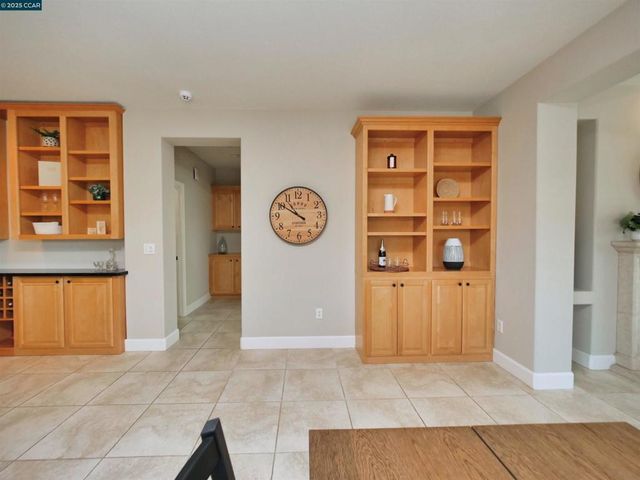 335 Suez Canal Lane, Sacramento, CA 95834