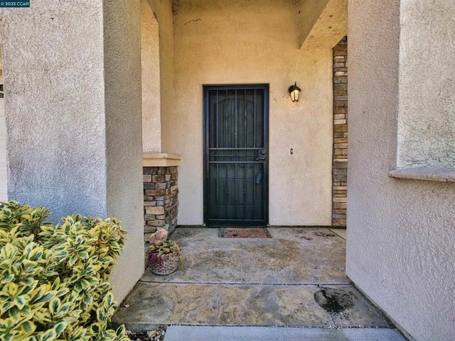 335 Suez Canal Lane, Sacramento, CA 95834