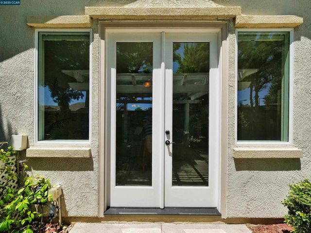 335 Suez Canal Lane, Sacramento, CA 95834