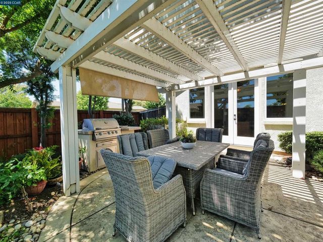 335 Suez Canal Lane, Sacramento, CA 95834