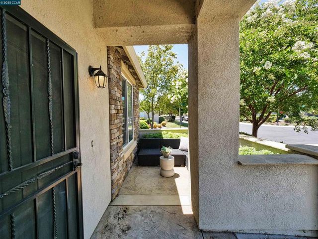 335 Suez Canal Lane, Sacramento, CA 95834