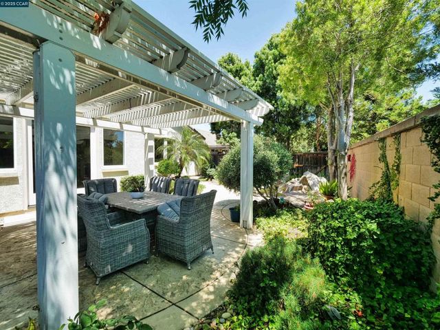 335 Suez Canal Lane, Sacramento, CA 95834