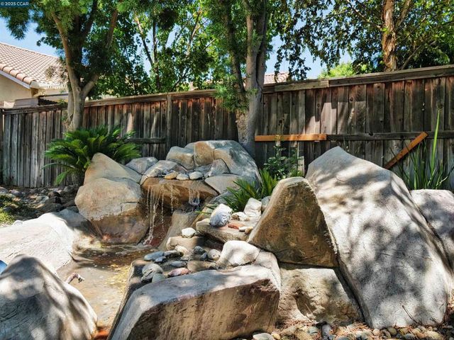 335 Suez Canal Lane, Sacramento, CA 95834