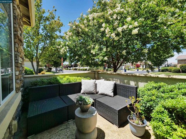 335 Suez Canal Lane, Sacramento, CA 95834