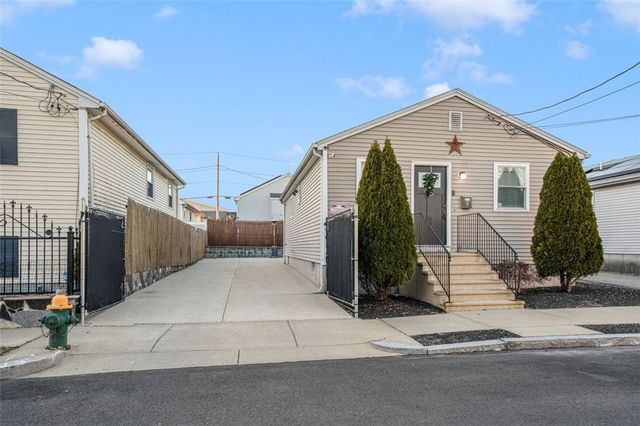 9 Halton Street, Providence, RI 02907