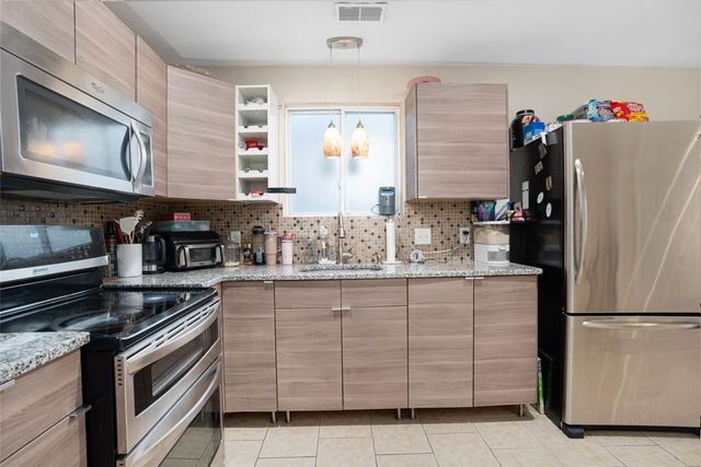 9 Halton Street, Providence, RI 02907