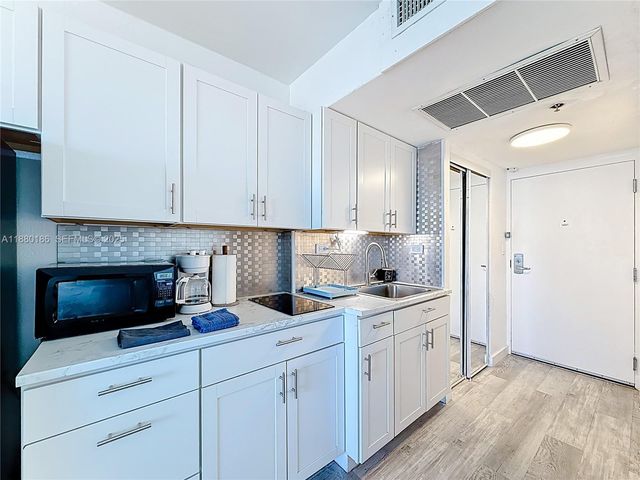 19201 Collins Avenue 636, Sunny Isles Beach, FL 33160