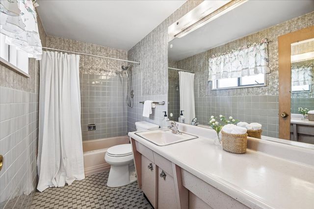 10406 Preston Street, Westchester, IL 60154