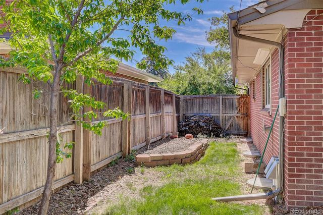 657 S Pontiac Way, Denver, CO 80224