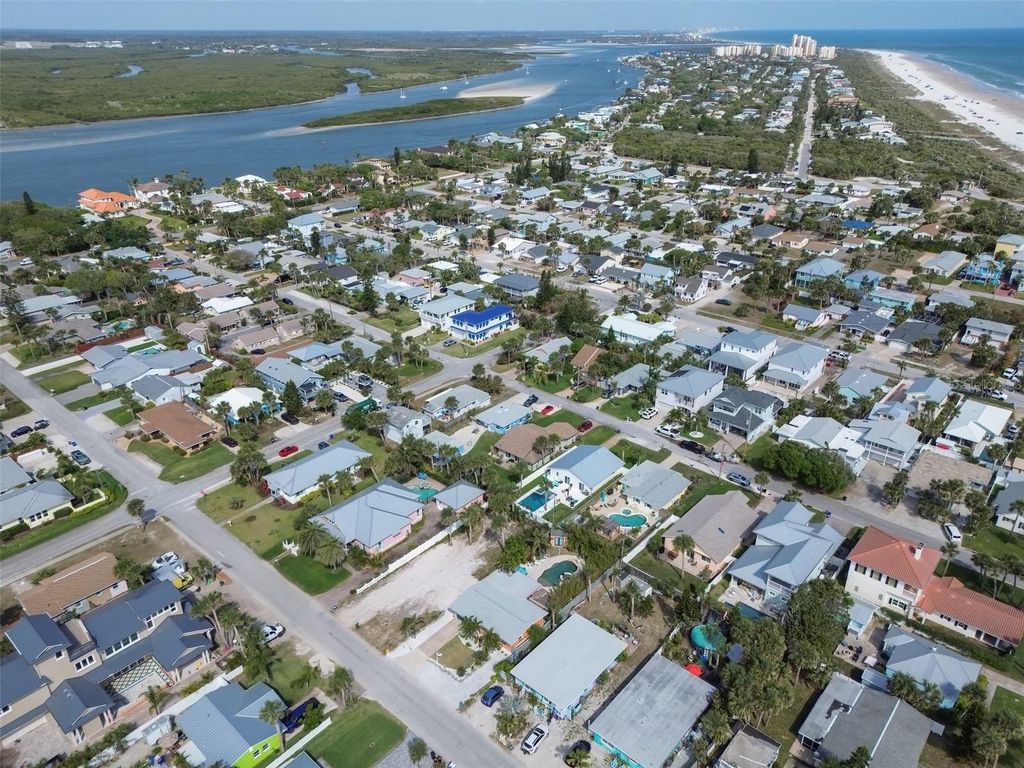 Image 9 of property listing at 306 NORMANDY AVENUE, New Smyrna Beach, FL 32169