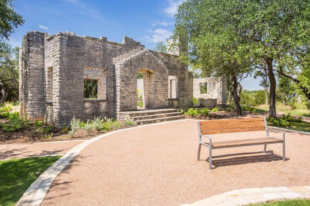 556 Sage Thrasher CIR, Dripping Springs, TX 78620