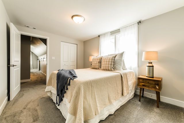 5625 N Menard Avenue, Chicago, IL 60646