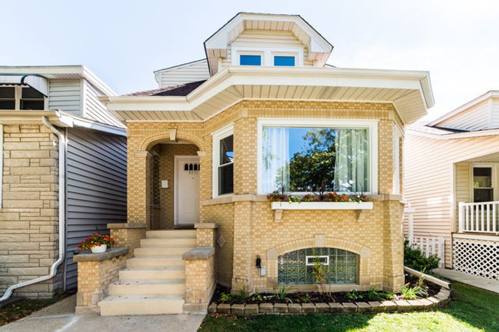 5625 N Menard Avenue, Chicago, IL 60646