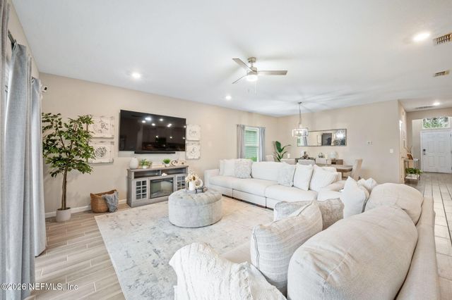 3921 CLOVERDALE Court, Middleburg, FL 32068