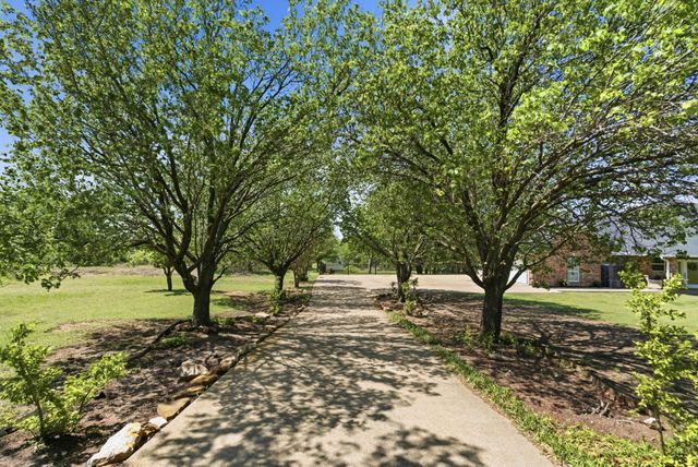 405 Zion Hill Road, Weatherford, TX 76088