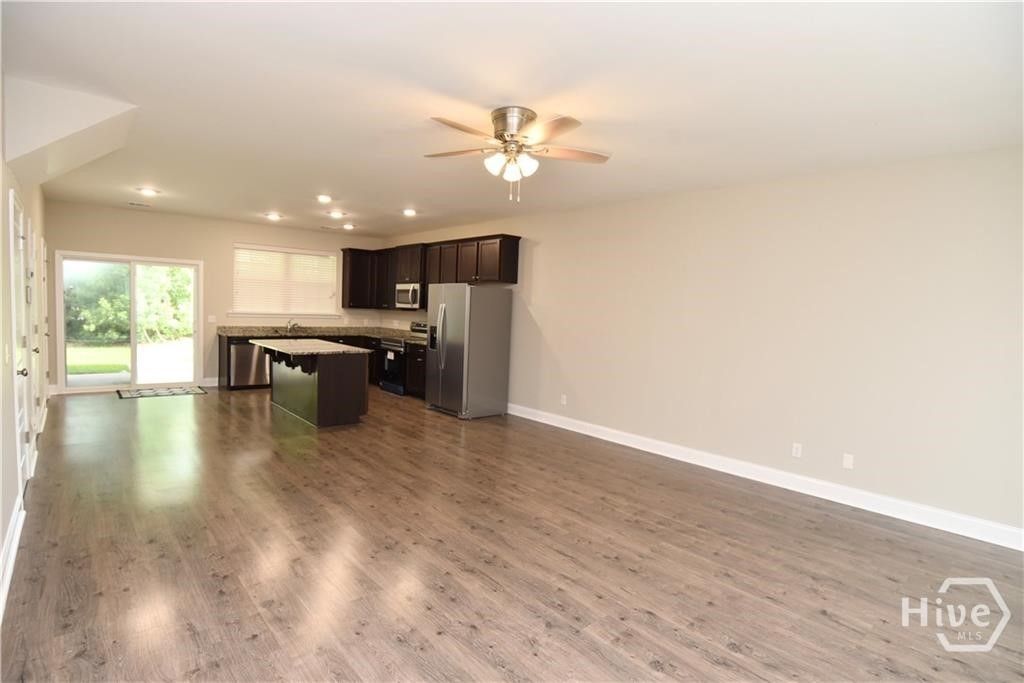 Image 5 of property listing at 20 Parkview Lane, Richmond Hill, GA 31324