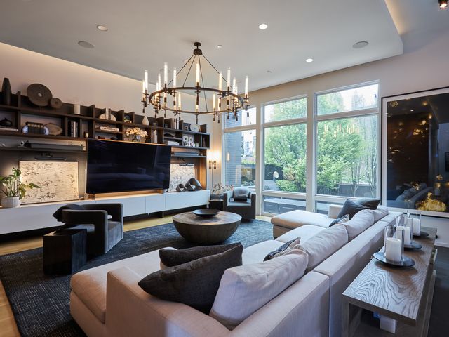 2145 W Mclean Avenue, Chicago, IL 60647