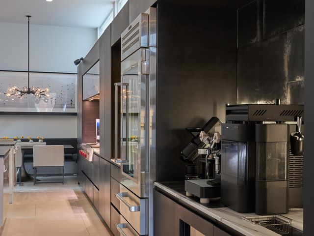 2145 W Mclean Avenue, Chicago, IL 60647