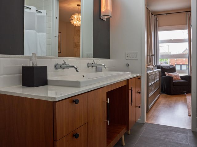 2145 W Mclean Avenue, Chicago, IL 60647