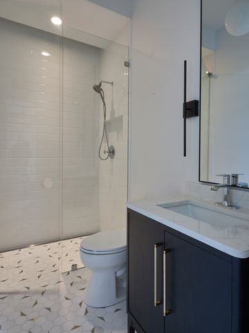 2145 W Mclean Avenue, Chicago, IL 60647