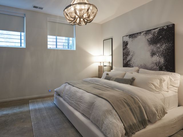 2145 W Mclean Avenue, Chicago, IL 60647