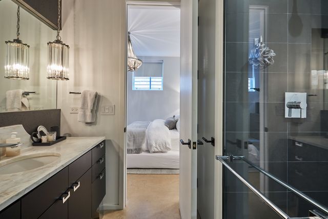 2145 W Mclean Avenue, Chicago, IL 60647