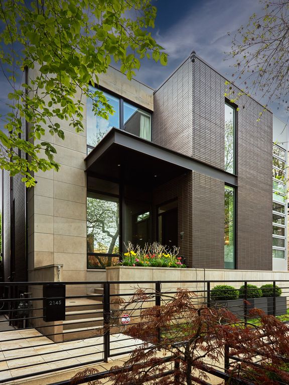 2145 W Mclean Avenue, Chicago, IL 60647