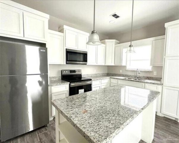 1009 W La Pointe Avenue, Mission, TX 78573
