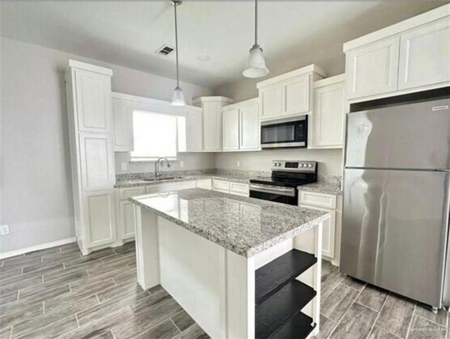 1009 W La Pointe Avenue, Mission, TX 78573