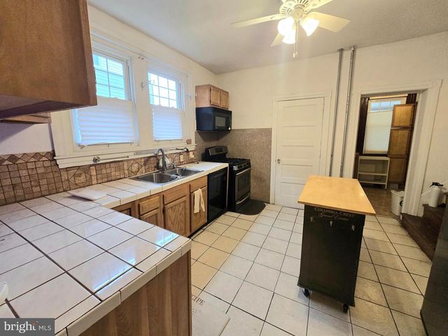 557 HAMILTON ST, Norristown, PA 19401