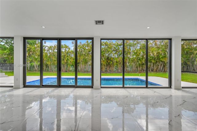 9505 SW 67th Avenue, Pinecrest, FL 33156