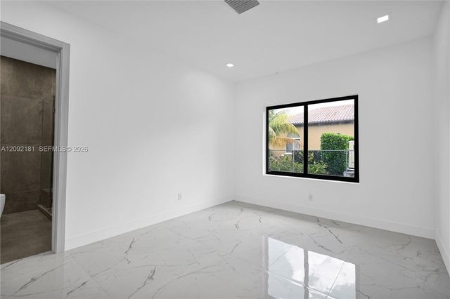 9505 SW 67th Avenue, Pinecrest, FL 33156