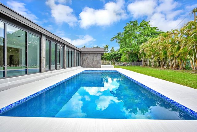 9505 SW 67th Avenue, Pinecrest, FL 33156